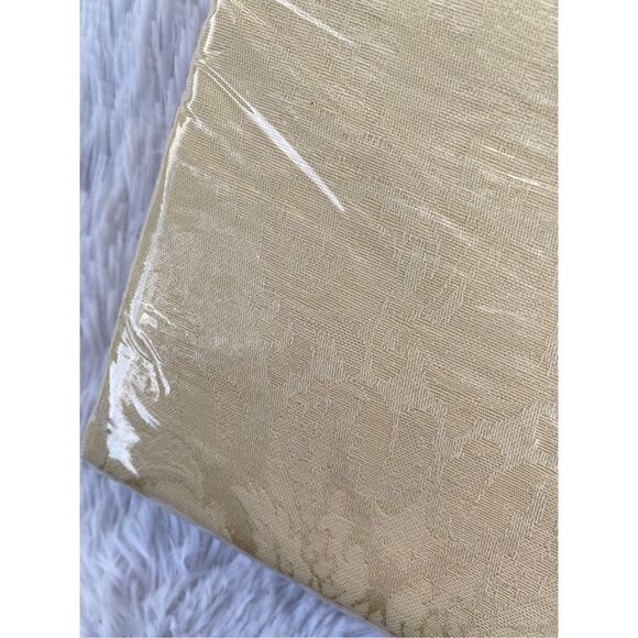 NWT Wilton Court Vintage 60"X104" Oval Buttercream Floral Print Tableclo… - Picture 6 of 8